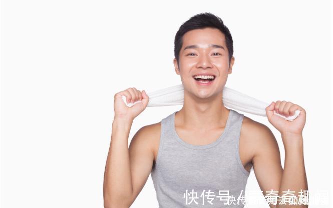 羡慕|满足4个条件的男人,身体一般都很强壮,有男人味,别人羡慕不来