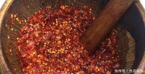 川菜厨师教你做红油的秘技,红油很香,可以在家煮