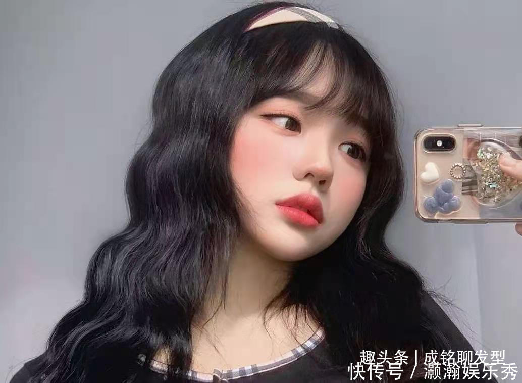 羊毛卷已经OUT了!今年蛋蛋波纹卷发正当红,脸圆的妹子也适合