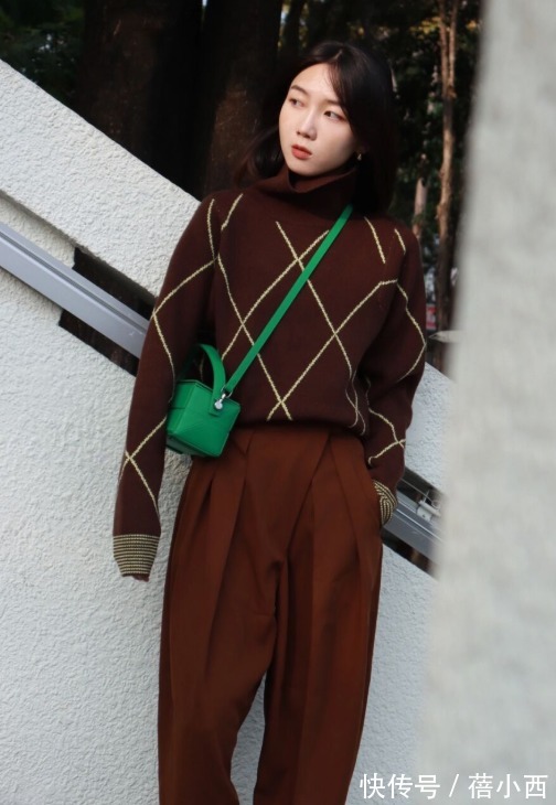 百搭 早春最chic的穿搭法!“毛衣+阔腿裤or西装”,简约百搭且不挑人