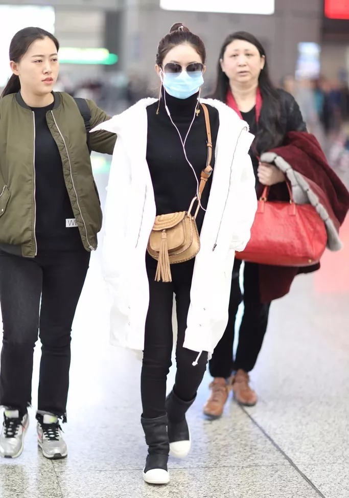 这个冬天,白色羽绒服火了!