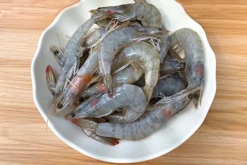 好吃到连虾壳都不放过的油焖大虾！10分钟轻松搞定，酱香浓郁 ，上桌秒光