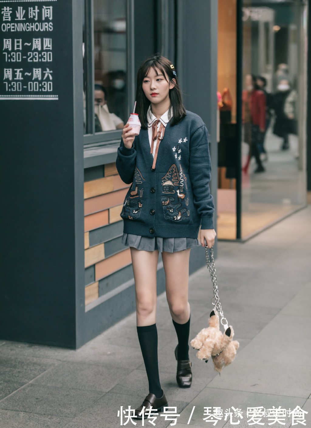 冬日短裙怎么搭鞋子看完妹子的穿搭,一下子就明白了