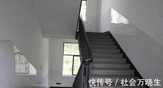 物业费|10年后,电梯房和楼梯房哪个值钱?听内行人说完,庆幸自己买对了
