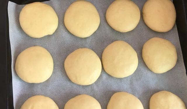 这种饼比面包好吃，不加一滴水就能做，超级松软