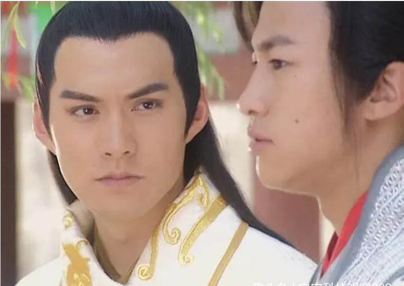 而且这部《秦王李世民》也没什么历史参考,各种雷人剧情,人物关系也