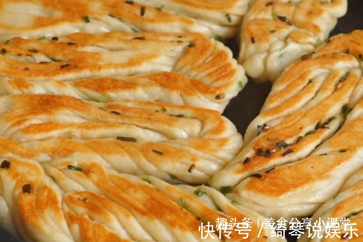 花卷|别再蒸又大又白的馒头了，教你一招，十分钟出锅，好吃不腻