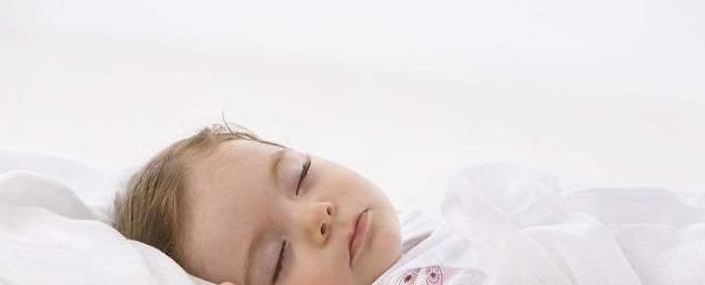 分房|宝宝的睡姿暗示了不同的性格, 如果是最后一种, 父母就要留心了