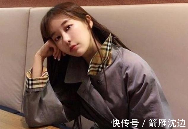 空姐|25岁气质迷人的韩国空姐，工作再忙都健身，俯卧撑运动必备