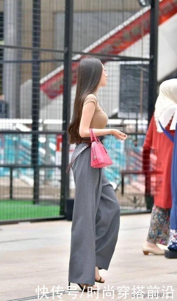 看不惯“阔腿裤”？有没有搞错，这样穿时髦又知性优雅