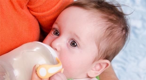 母乳亲|用奶瓶喂和母乳亲喂有什么不同?看过区别,答案显而易见