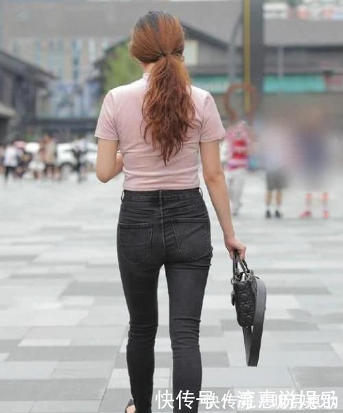 牛仔裤 小姐姐穿牛仔裤很迷人，让你不得不爱