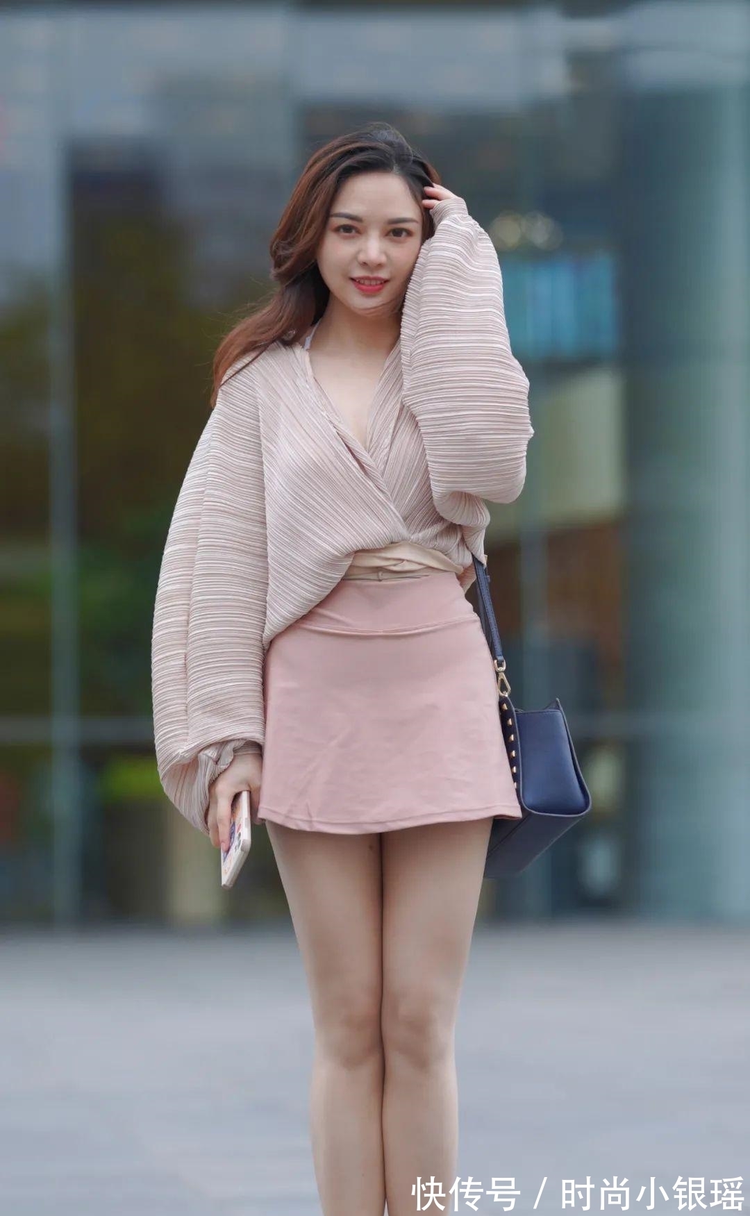 小姐姐|小姐姐的显腿穿搭很到位，算是凸显魅力的关键所在