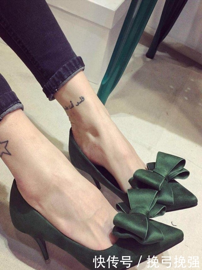 提升女人气质的最快途径:穿上别致时尚高跟鞋,走出你的风采!