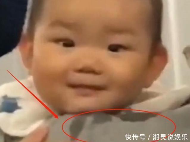 辅食|“口水宝宝”高铁上看人吃东西,馋虫被勾出来,爸爸肩膀全是口水