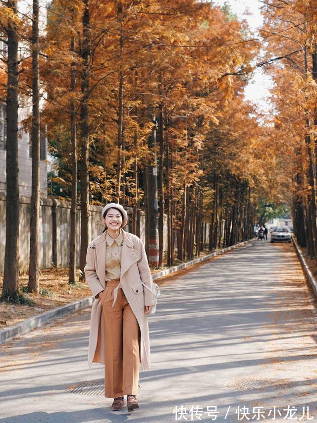裤子|秋天太适合穿大地色了,大衣搭配直筒裤气质又高级,太喜欢了