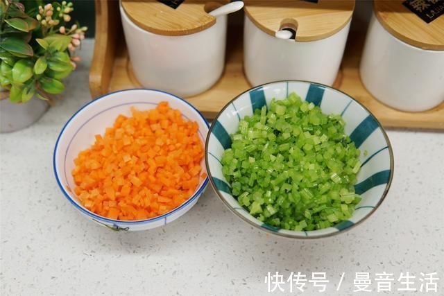 胡萝卜丁|天热，用这2样菜一起蒸，当成主食吃，低卡营养，管理体重轻松了