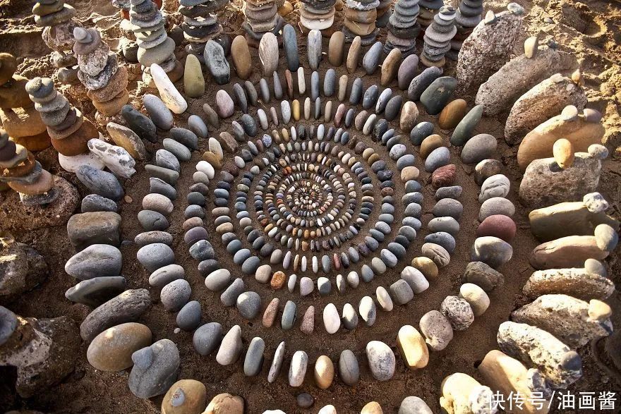 詹姆斯|艺术家用石头和树叶“作画”,网友直呼:太解压,治愈强迫症