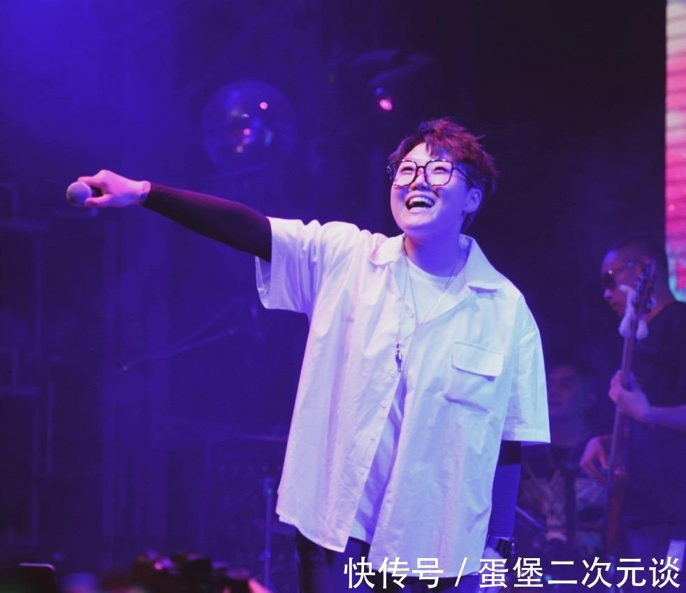 好声音2021|《好声音2021》迎来女版毛不易，粉丝已超400万，比四位助教还火