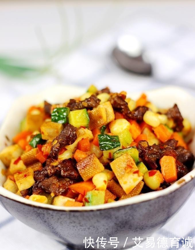 好吃|辛苦一天,下班好好吃顿饭,一个菜就下一锅饭,拌米饭特别香!