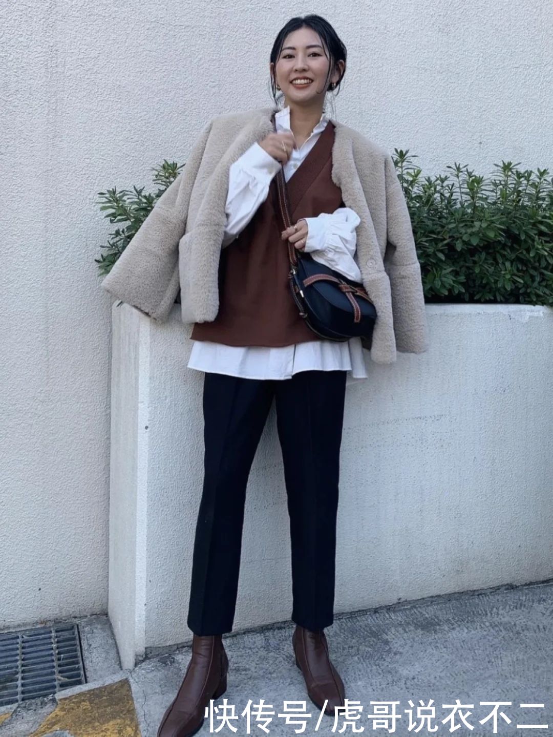 日本圆脸宝妈真会穿，冬装时尚实用又显瘦，带娃也能貌美如花