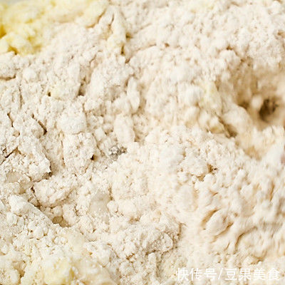 爆浆豆沙饼,咬一口软乎乎的豆沙饼,后悔没有早点制作