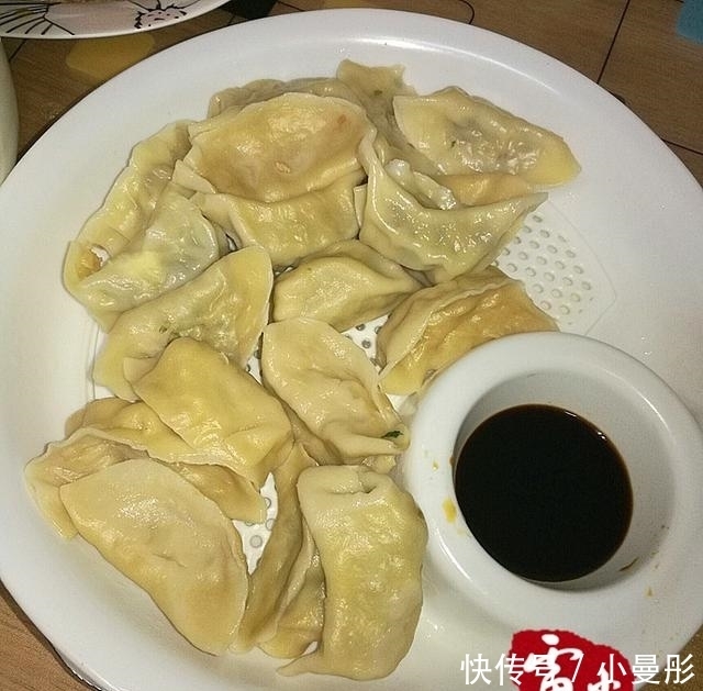 媳妇过生日,乡下老妈做了一桌子菜,却被嫌弃太寒酸