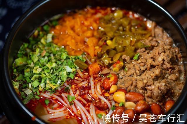 豆角|教你爽口解馋的酸菜鸡丝豆角面，营养好吃超美味，怎么都吃不腻