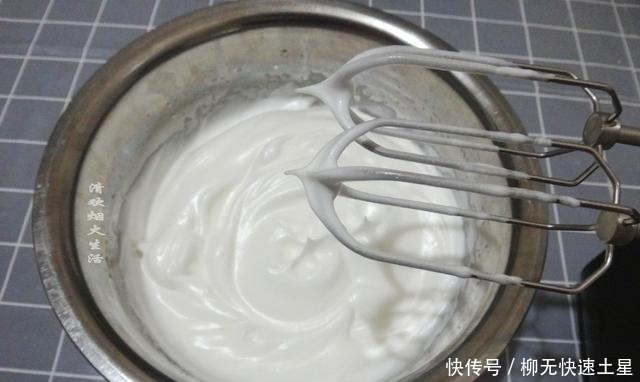 这个蛋糕材料简单,容易成功,鸡蛋口味香浓