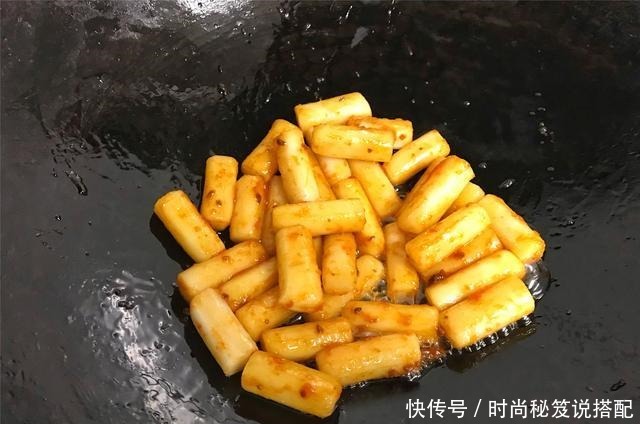 炒年糕|家常炒年糕,炒前多加一步,年糕软糯Q弹,入味好吃还不粘锅