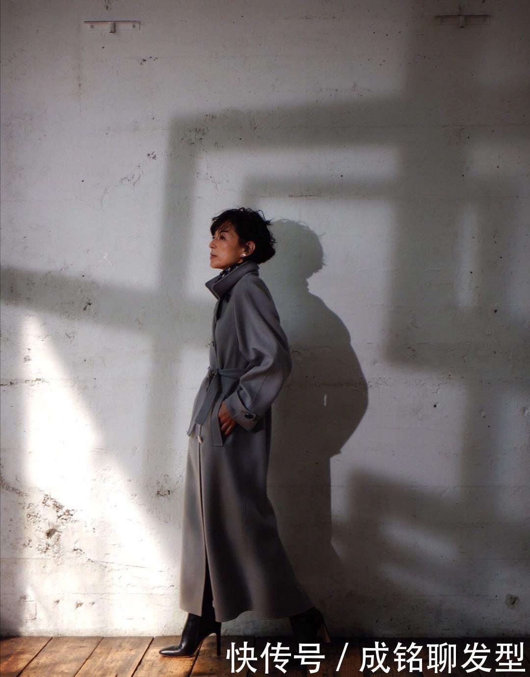 女人过了五十岁更要懂时尚，日本54岁阿姨的穿搭，优雅大气又减龄