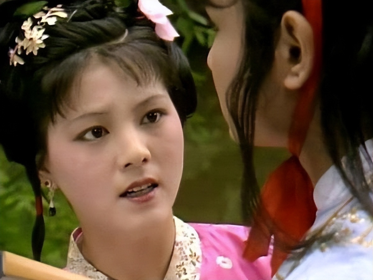 袭人把宝玉拿捏得死死的?袭人笑了:我倒是想!