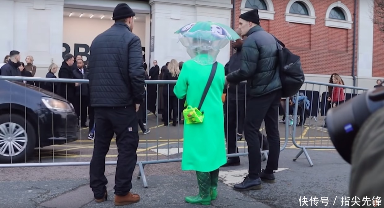 100块把土鳖宅男变鲜肉超模,英国俩沙雕小哥把时尚圈玩坏了