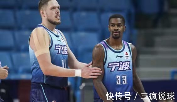 特羅特|不可思議！CBA球隊(duì)誤以為第三節(jié)將結(jié)束，后場(chǎng)直接出手，球迷傻眼