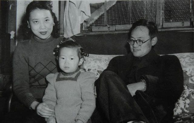 再忆萧珊&妻子病故,他拒绝下葬,将骨灰放在枕边33年,晚年感叹长寿是折磨