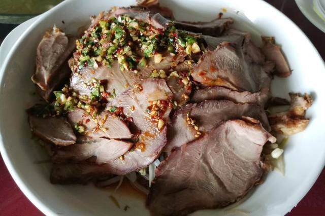 厨师|回老家村里小饭店聚餐，14道菜380元，乡下厨师水平让人惊讶