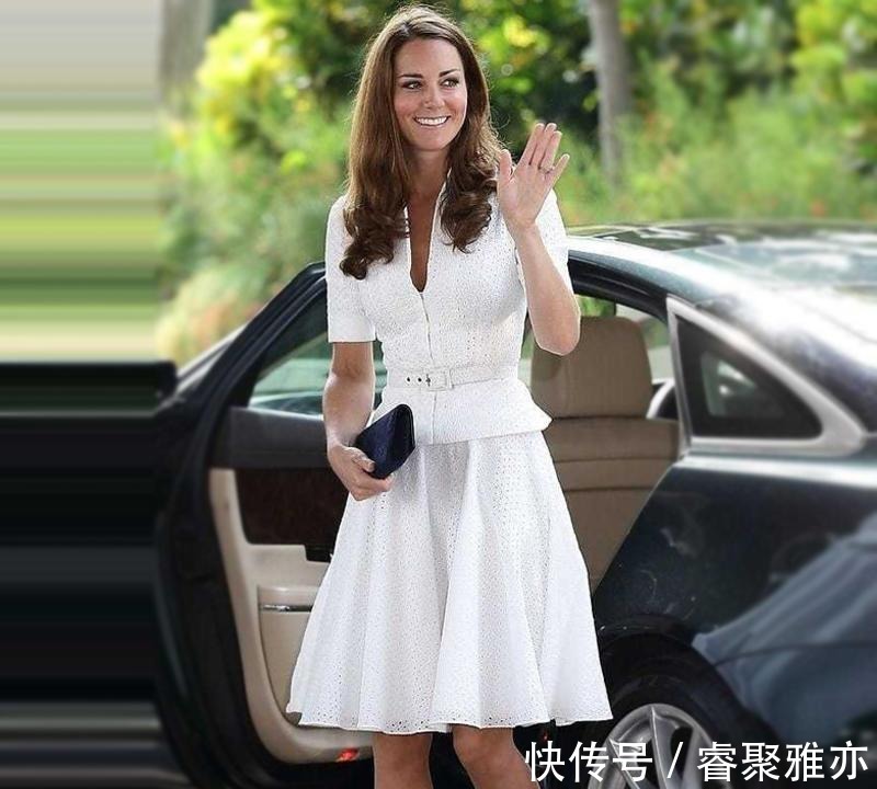牛仔裤|凯特王妃衣品又升级!穿橘粉色西装搭配牛仔裤,时髦大气又显气场