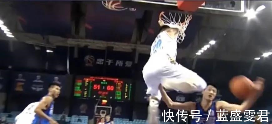误判|CBA再现误判!裁判无视孟子凯动作,判罚翟小川,双标对待不公平!