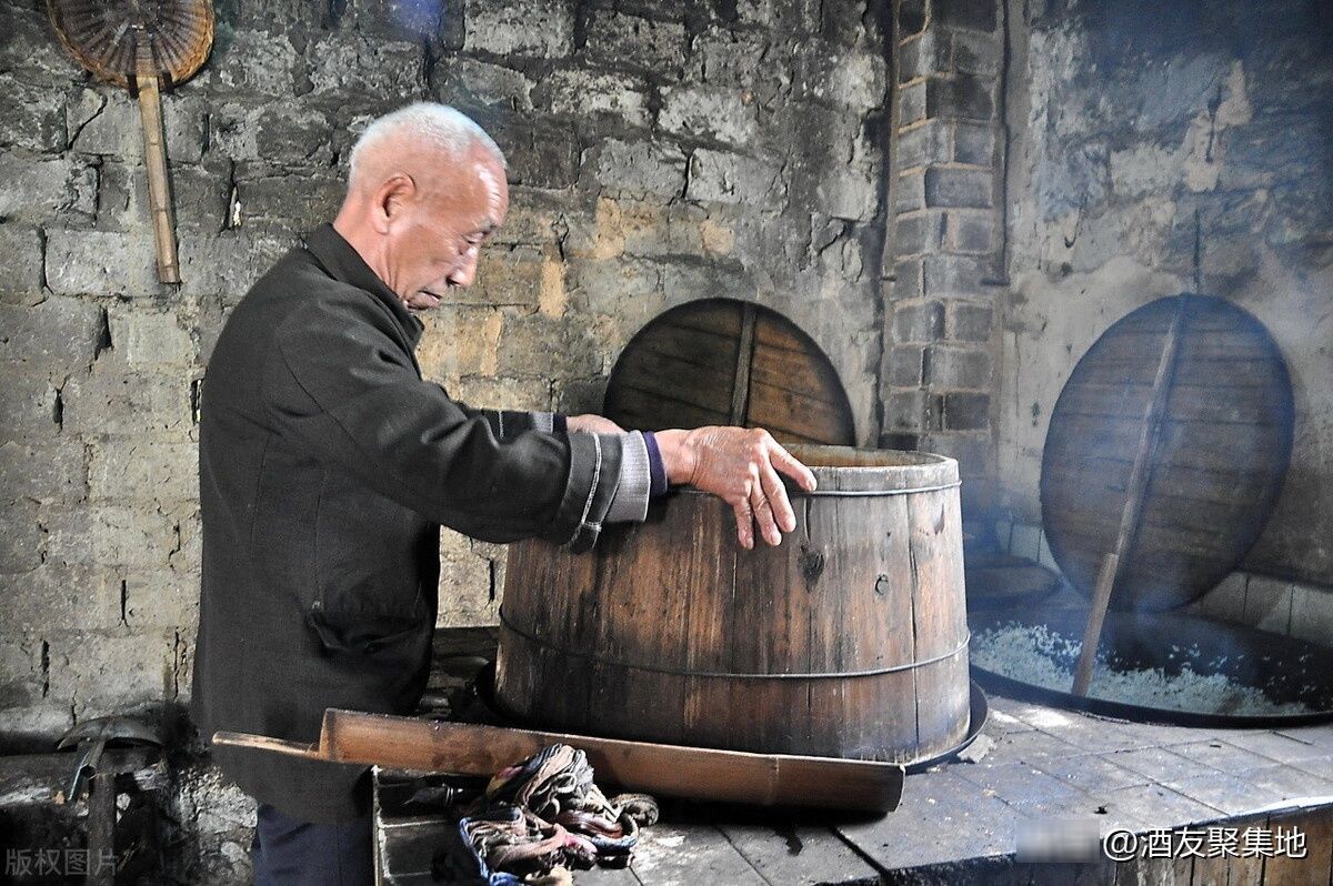 用粮食酿造|纯粮酒有苦味,为什么酒坊的酒有苦味,大酒厂的酒没有苦味