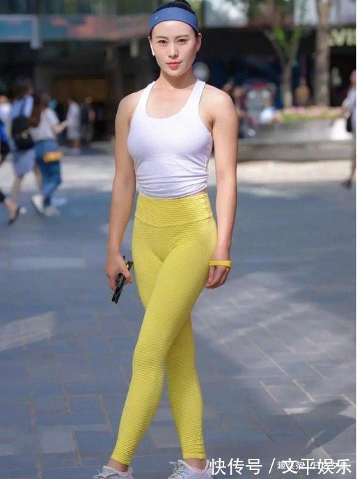 穿搭 丰润多姿的打底裤美女,给路人上了一堂“形体课”!