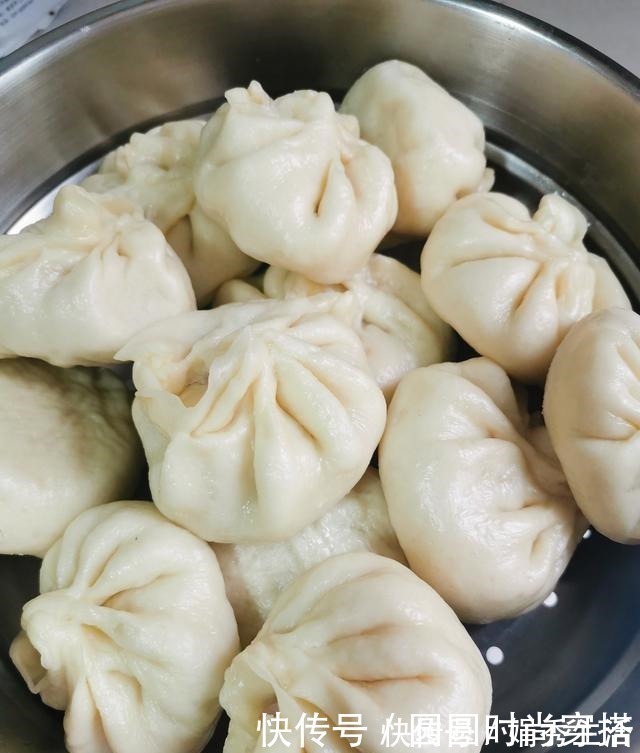 萝卜馅包子好吃有诀窍，调馅发面这样做，素馅包子也很香！