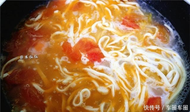 女儿早餐最爱这碗面,每次做一大碗,连汤也不剩!