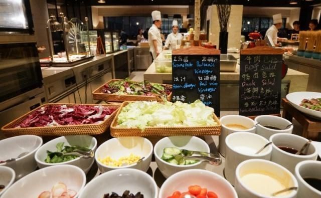 食物|吃自助餐时这三种食物最被嫌弃,你傻傻夹一堆,朋友一筷子没动