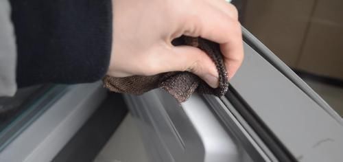 发霉|冰箱封条发霉了别再用酒精擦了, 用它一擦就干净, 越早知道越好