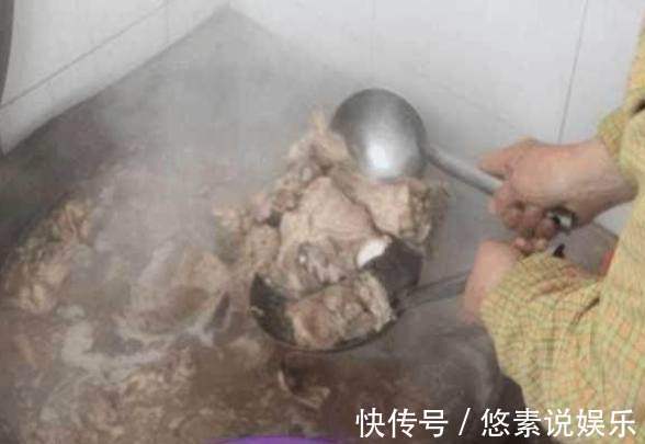 去东北婆婆家，婆婆就做了一个菜，一开始我嫌脏，吃一口后停不下