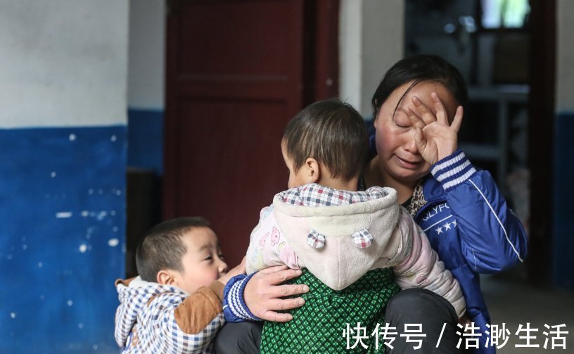 妈妈|2岁没妈男孩,大冬天光着脚,奶奶:太想妈妈时就让姑姑抱抱他