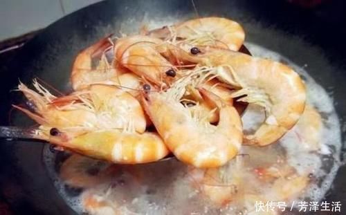 大虾|煮大虾时，用什么水是关键，学这一招煮大虾，鲜嫩不腥又美味