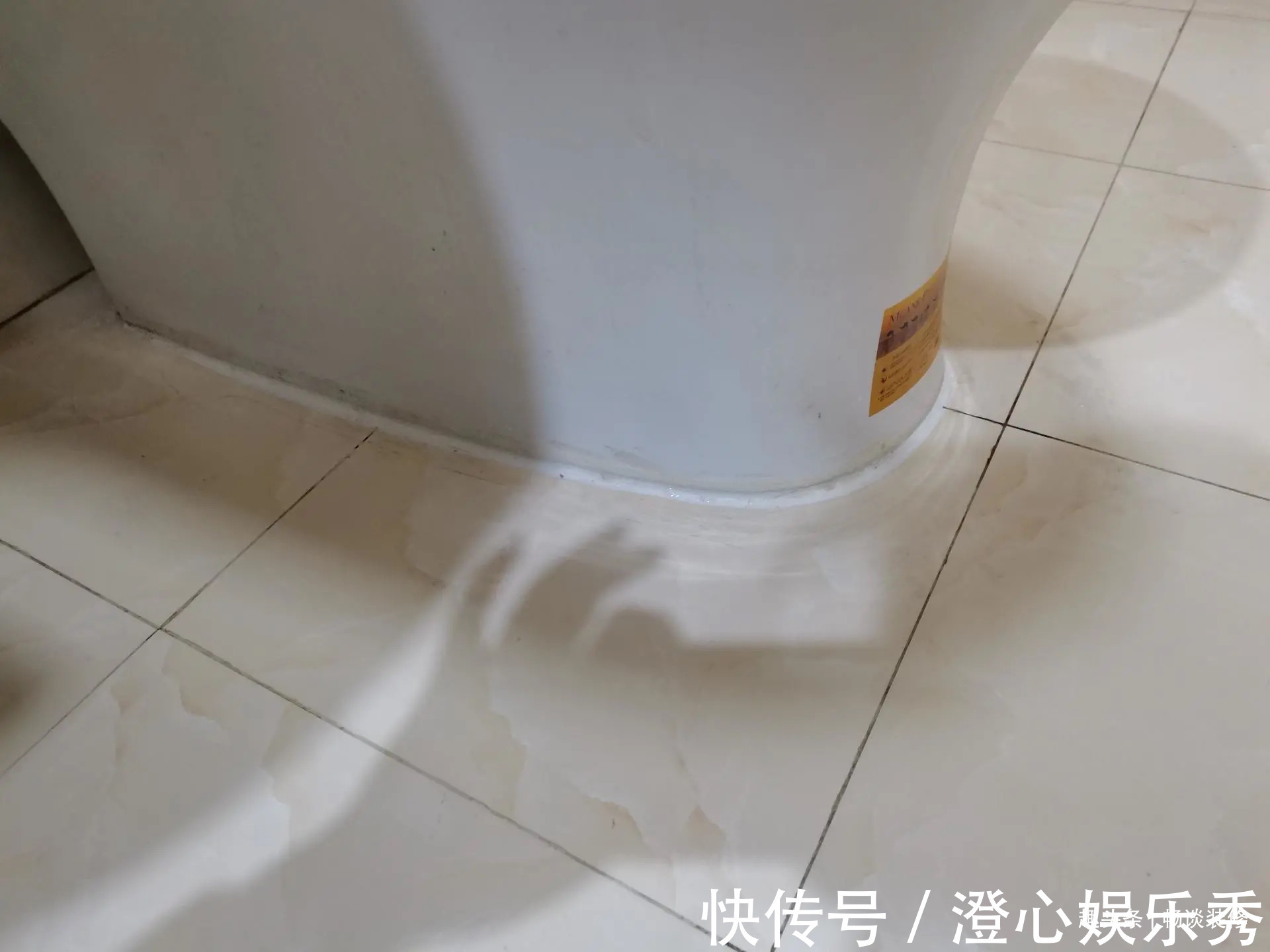 妙招|马桶脏了别费力刷,学会小妙招污垢清除一点都不费劲,轻松做懒人