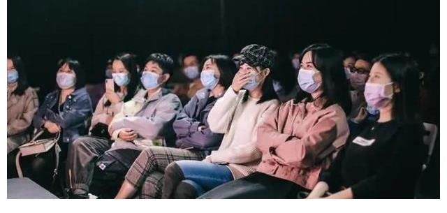 生物化学|东西问黄西：由西及东，脱口秀如何在不同文化间架桥梁？