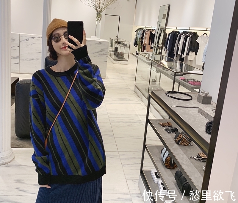 毛衣|长款毛衣搭配半身裙，保暖又舒适，还很时髦！